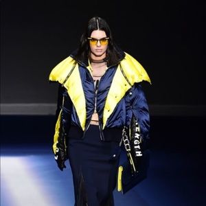 Runway Versace coat worn by Kendal Jenner  brand new size 36